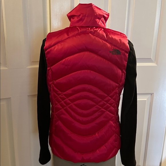 The North Face Down Filled Aconcagua 550 Puffer Vest Fuchsia Pink S NWOT - Picture 3 of 10